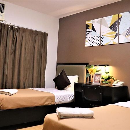 The Studio 18 Residences Manila Exterior photo