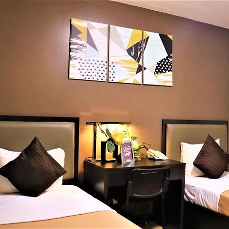 The Studio 18 Residences Manila Exterior photo