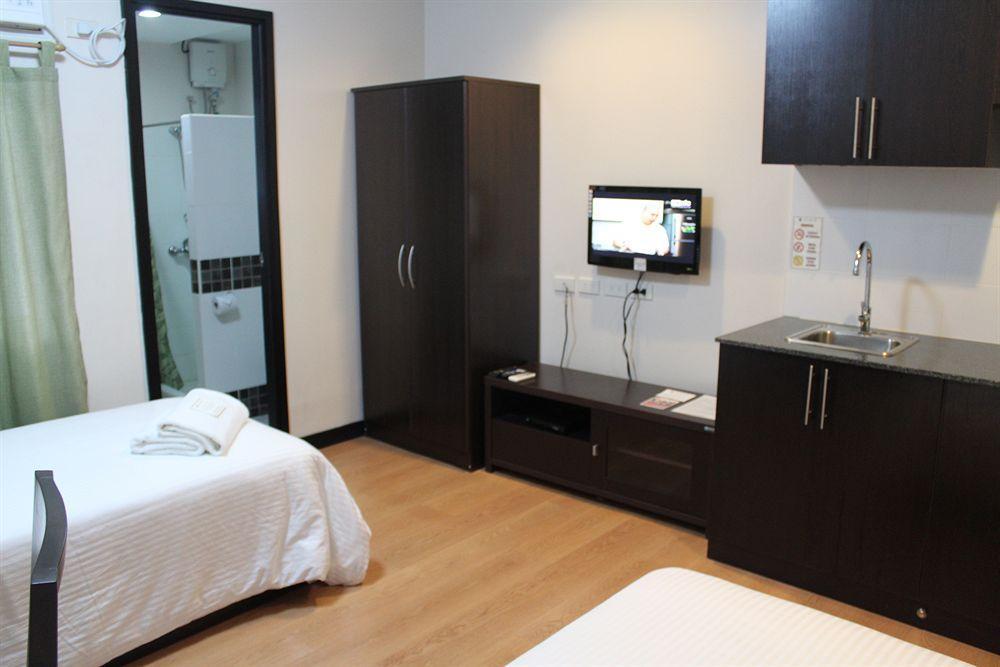 The Studio 18 Residences Manila Exterior photo