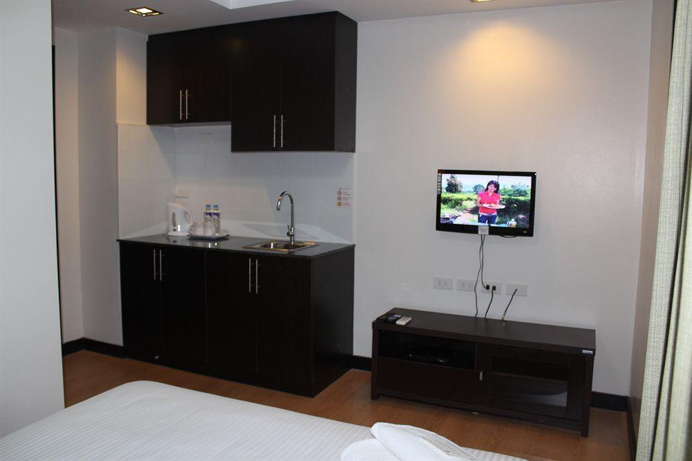 The Studio 18 Residences Manila Exterior photo
