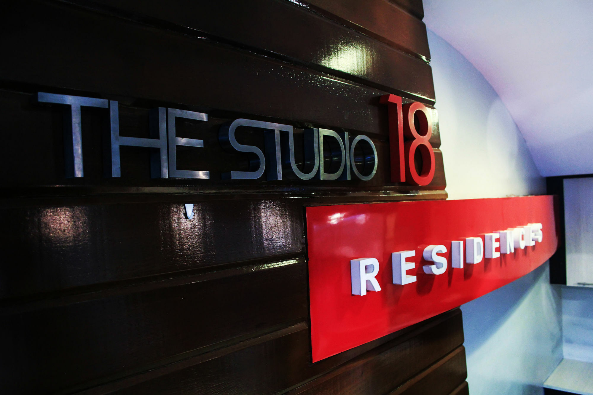 The Studio 18 Residences Manila Exterior photo
